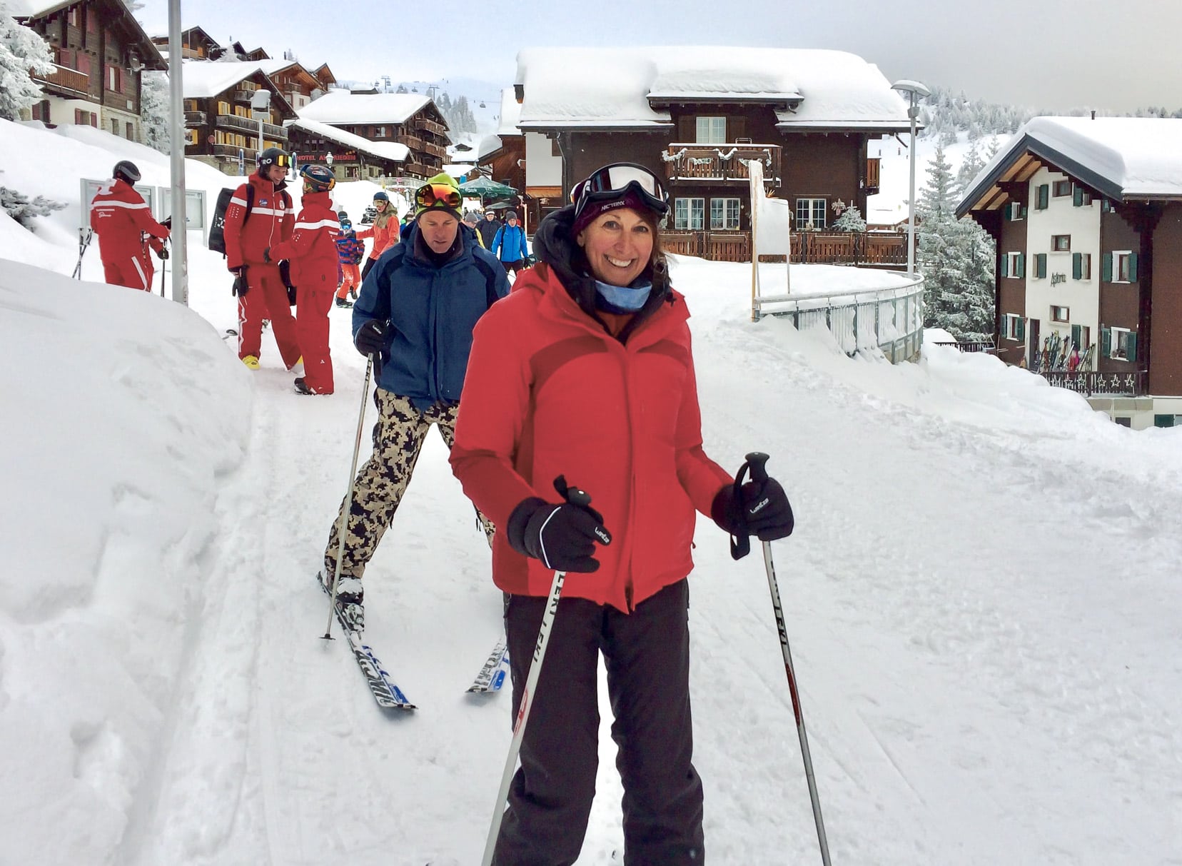 2-people-skiing in Bettmeralp