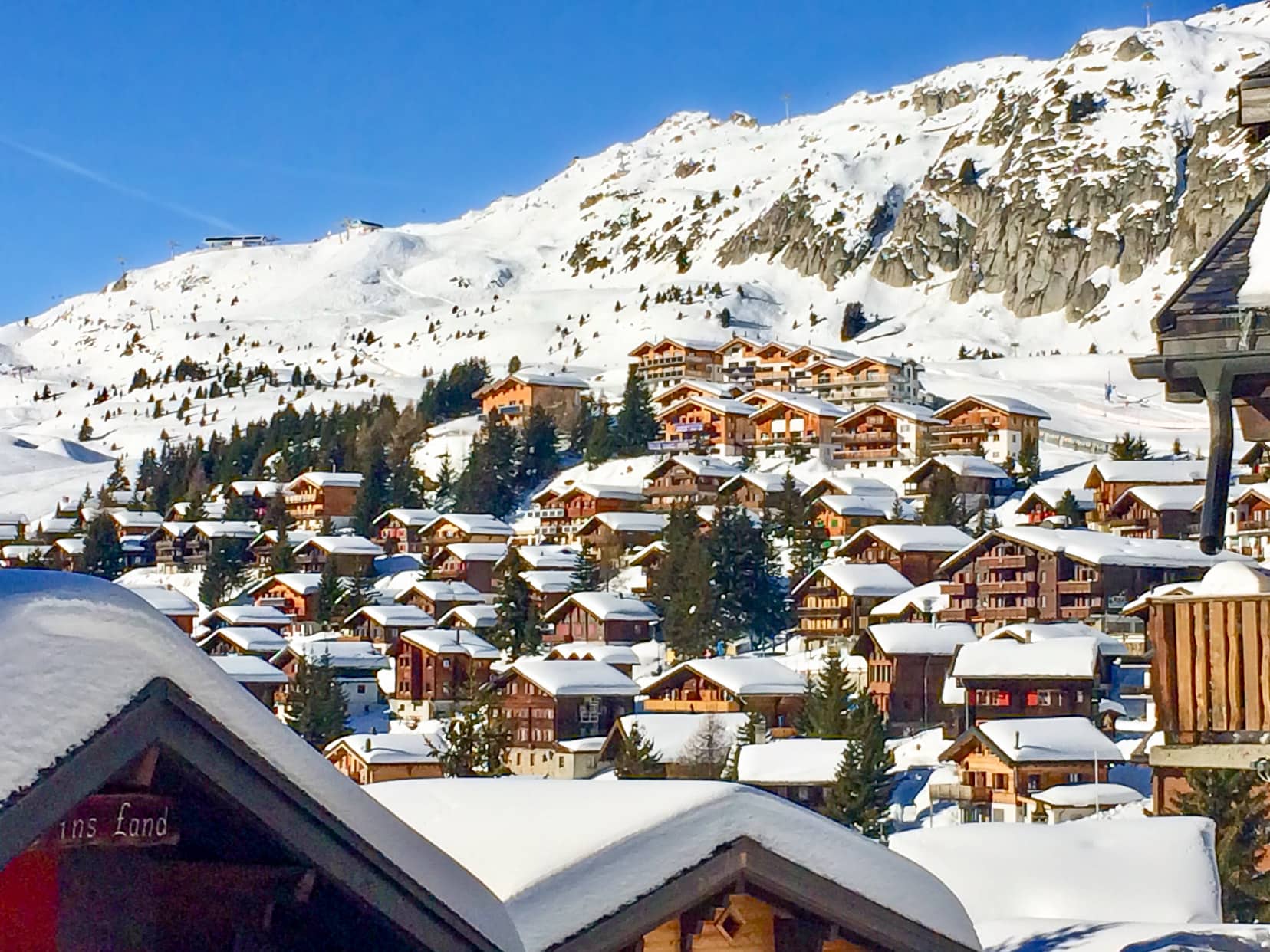 snowy-roofs-on-houses-on-a-mountain in Bettmeralp