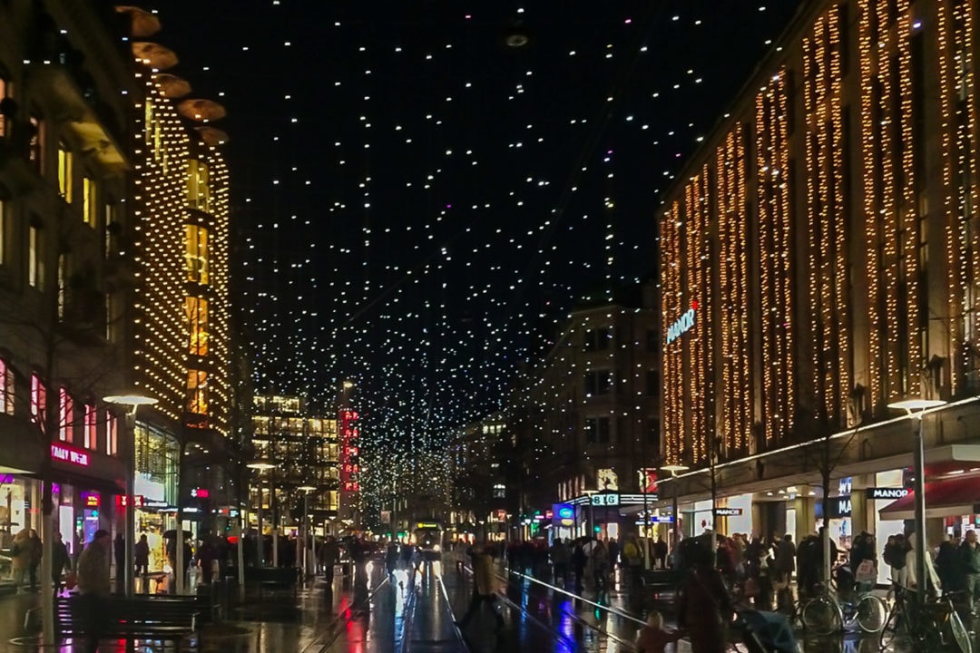 street-christmas-lights-