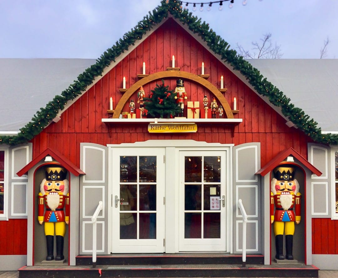 wooden-statues-outside-a-shop