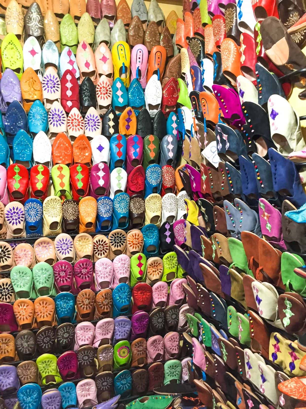 colourful-shoe-market