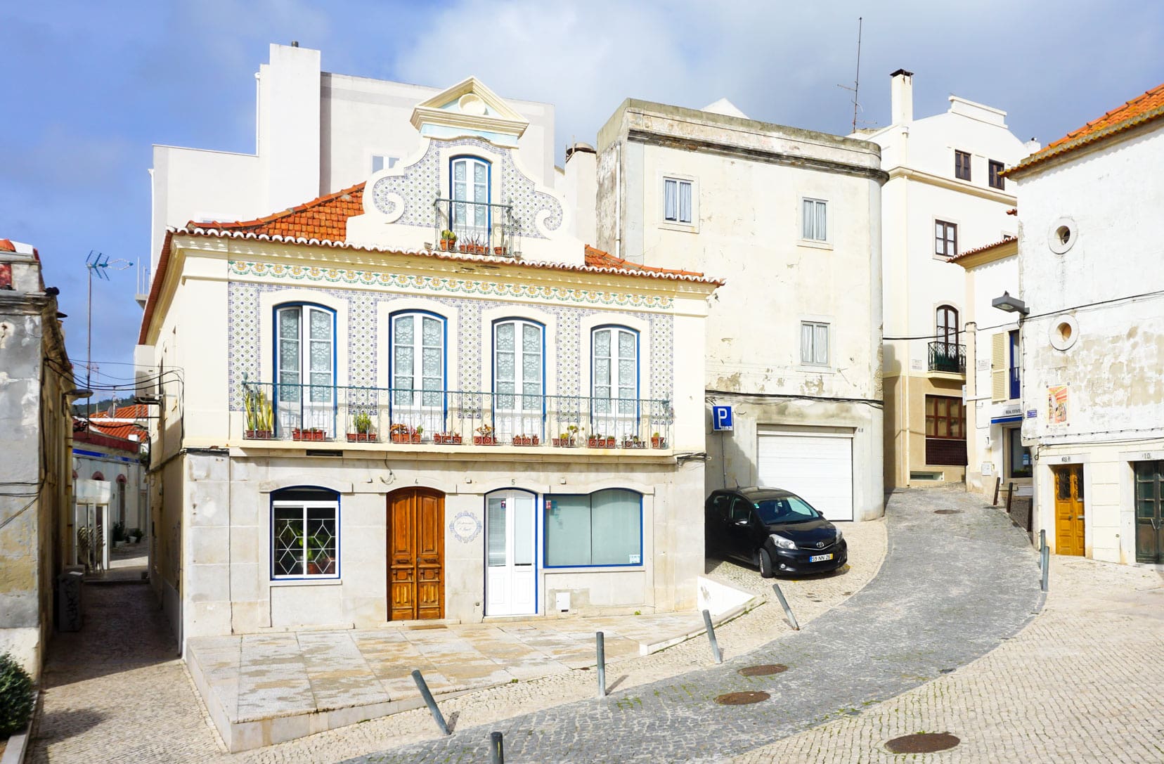 Sesimbra Portuguese-styled old home