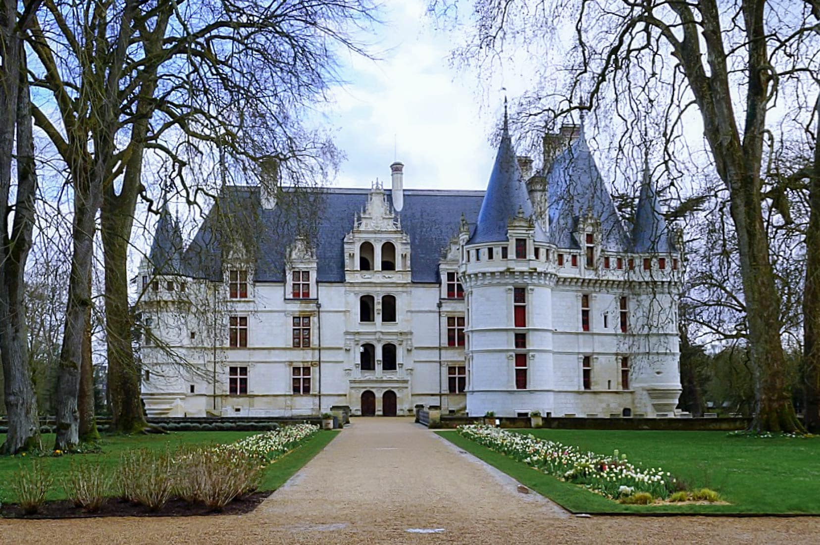The pretty Chateau d’Azay-le-Rideau