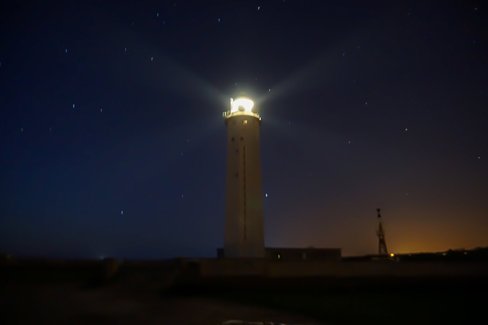 Cap-d'Antifer-lighthouse-doing-its-thing
