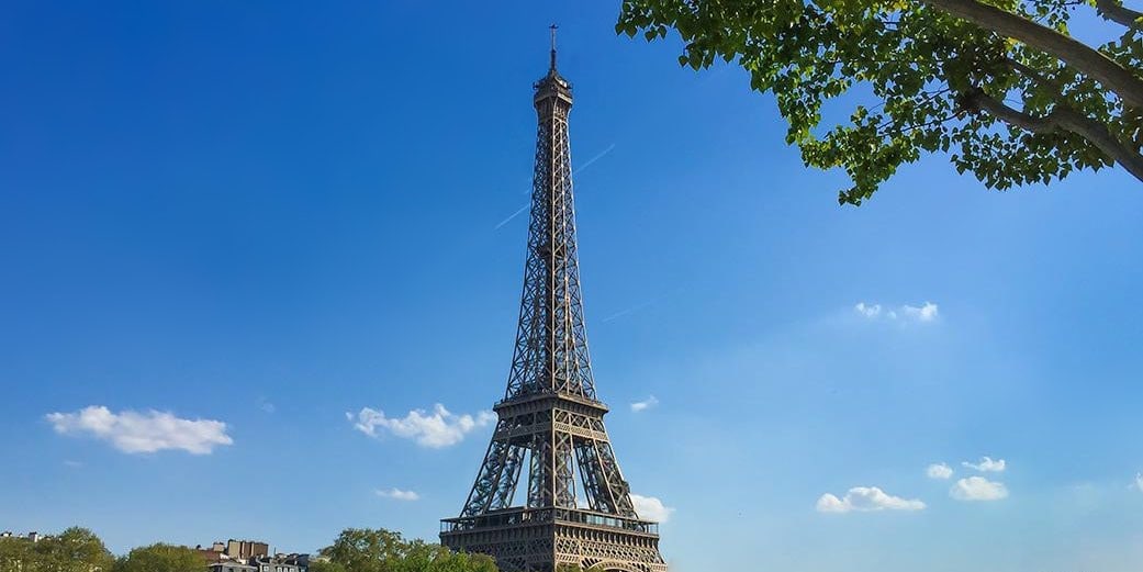 Crowds flock to Champs-Elysees during Paris car-free day