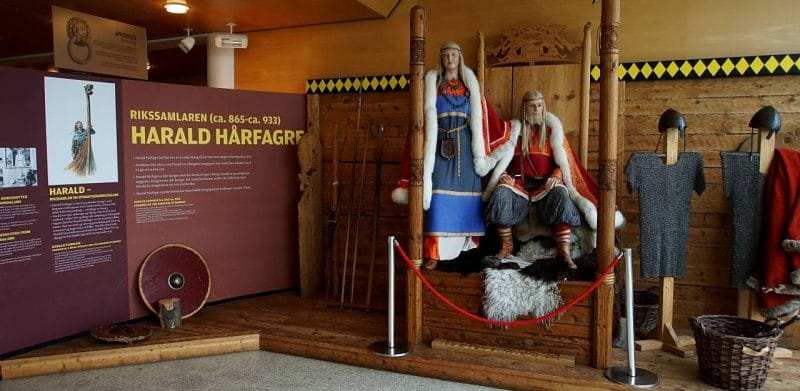 Visitors can dress like a Viking warrior and Viking king clothes are displayed and can be worn by visitors alongside the most models of the famous King Harald Fairhair. and his Queen Gyda 