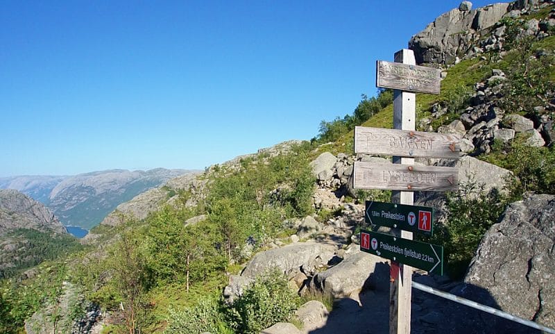 Signs showing directions on the Pulpit Rock Hike