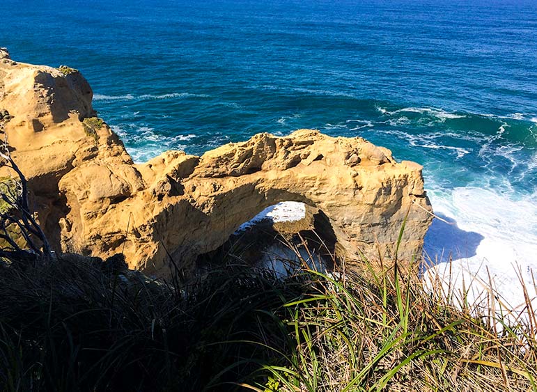 Perth to Melbourne Drive: The arch rock formation on the Great Ocean Road, Victoria