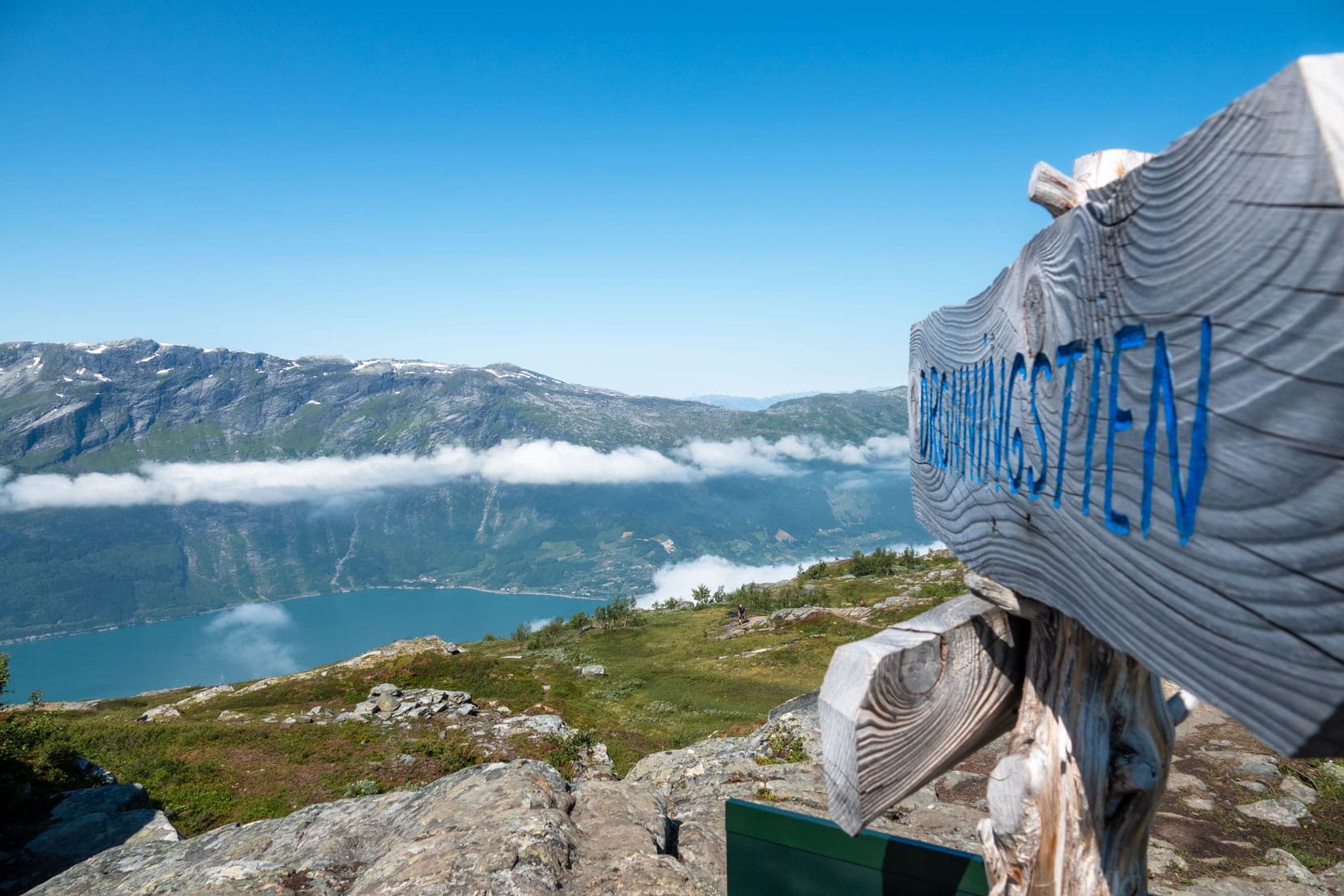 Dronningstien-Hike_sign-on-top