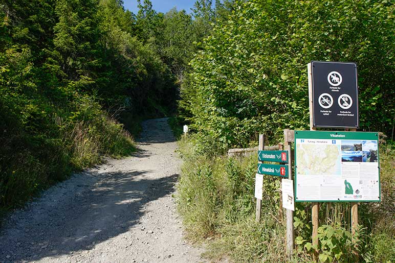 The trail head to Himakana 