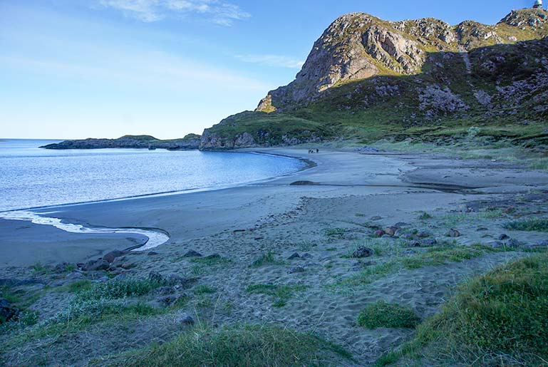 Views up and down the lovely beach on the coastal part of the Dronningruta hike