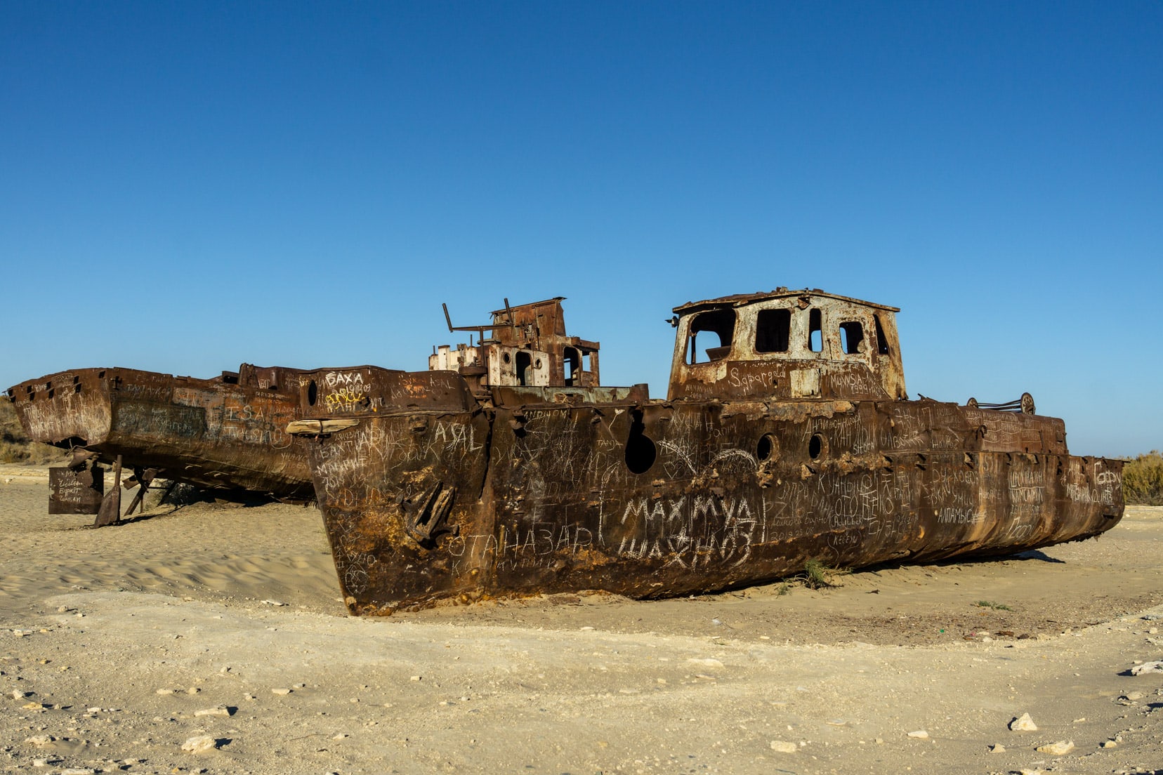 2-rusty-old-ships-on-the-desert-sands
