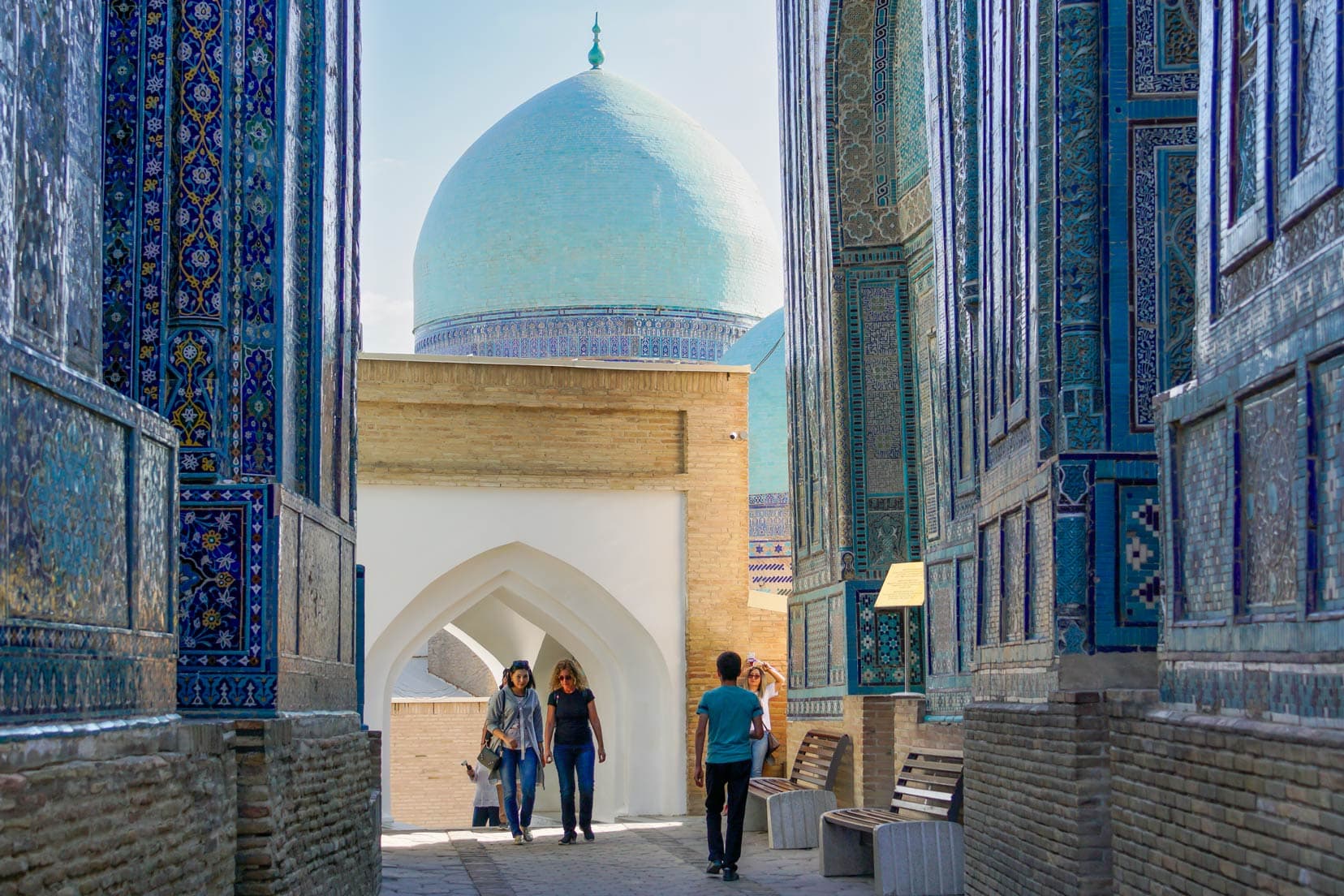 Alleyway,-Shah-I-Zinda,-Samarkand