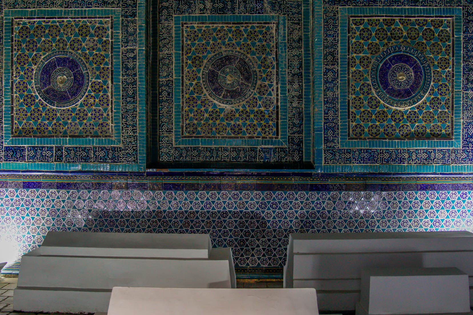 Mausoleum-interior,-Shah-I-Zinda,-Samarkand