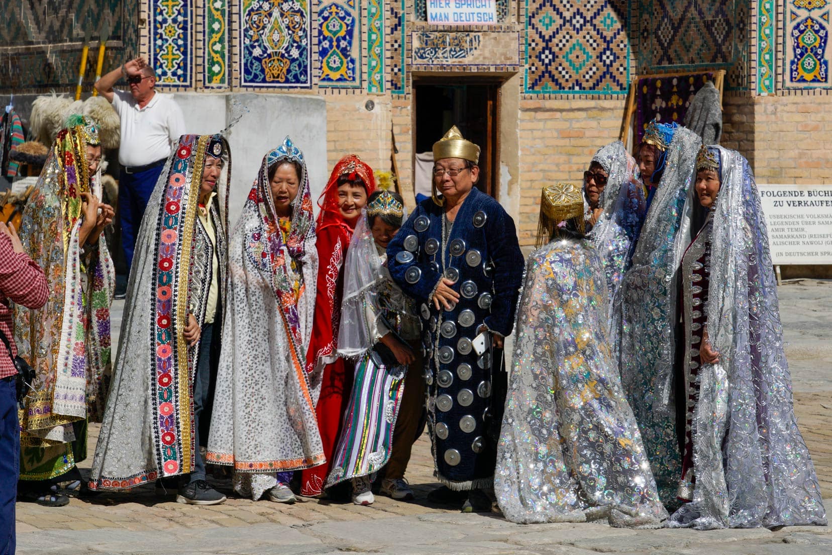 Sher-Dor-Uzbek-dress-up-costumes,-Registan-Square,-Samarkand