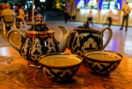 Uzbek tea cups and tea pot