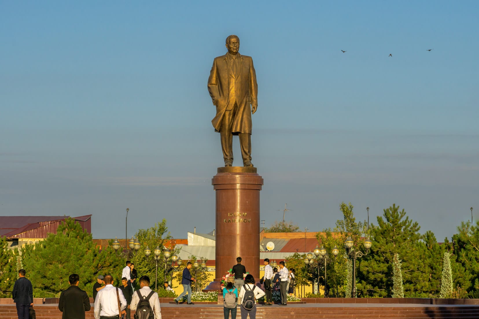 bronze-statue-of-a-man