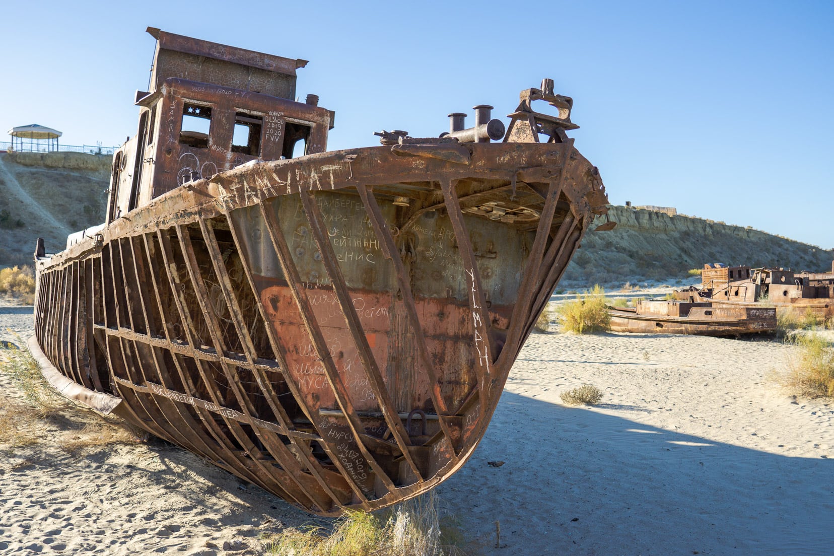 sandy-desert-with-rusting-old-ships