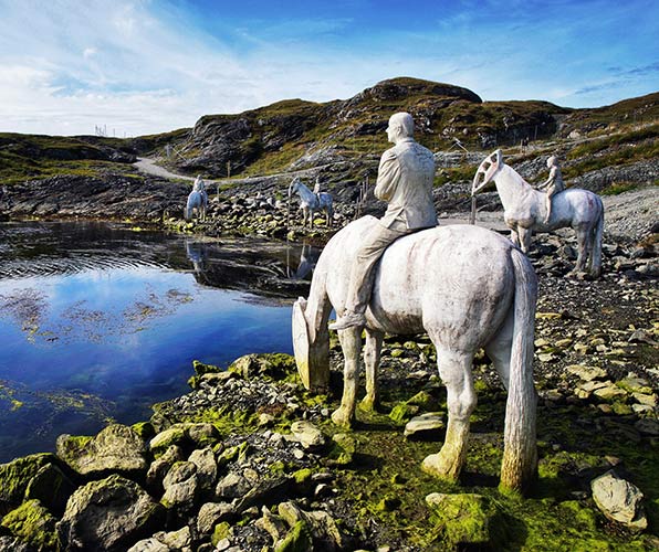 Visiting Skudeneshavn - Haugesund sculpture of four horses by the sea