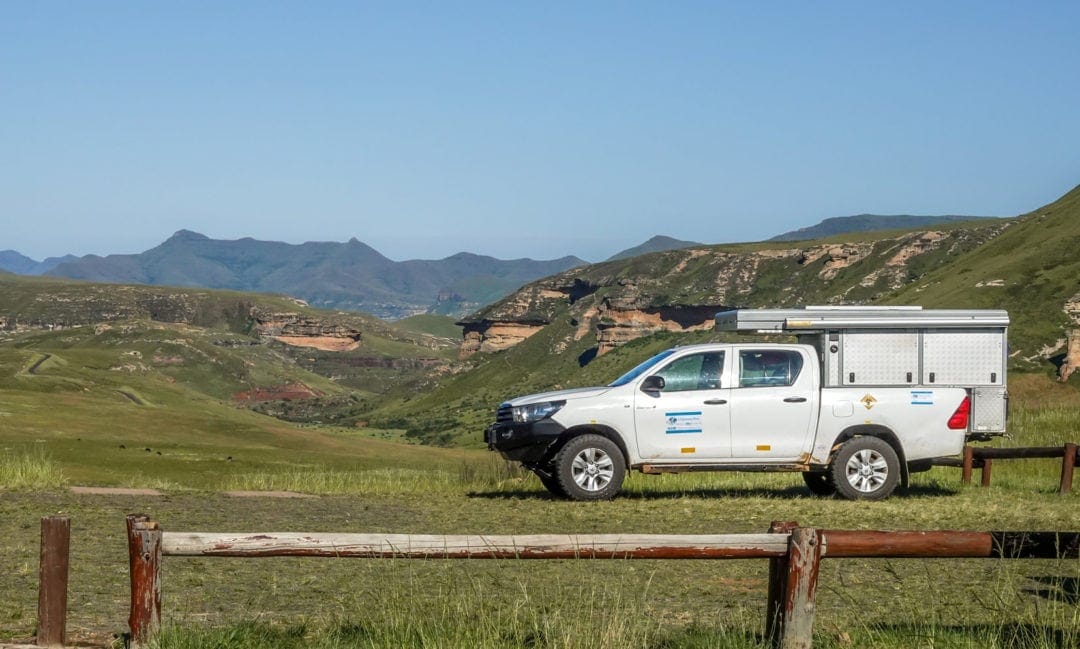 Hilux parked on a mountain