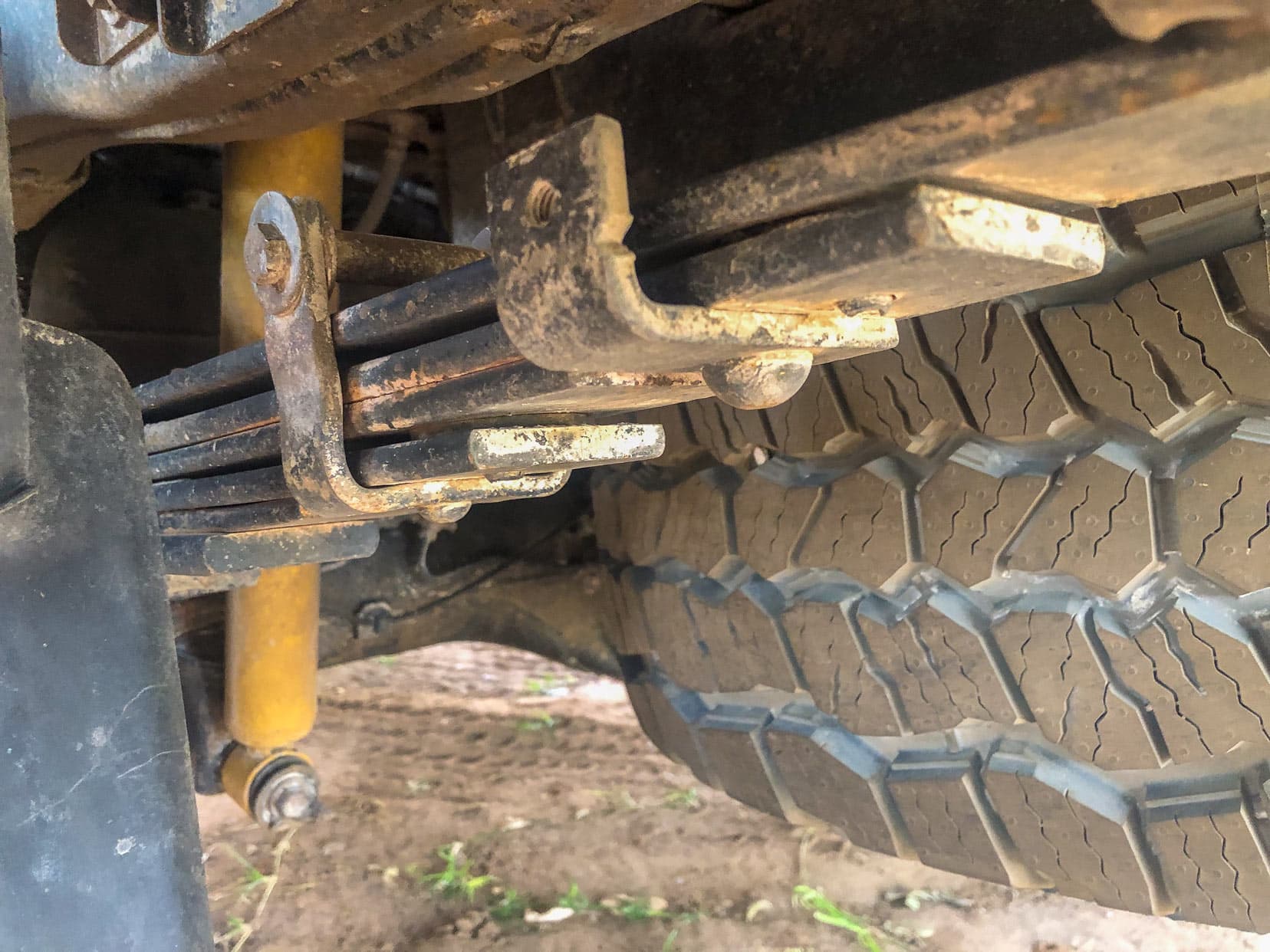 extra-blade-in-the-rear-leaf-spring-suspension of a 4x4