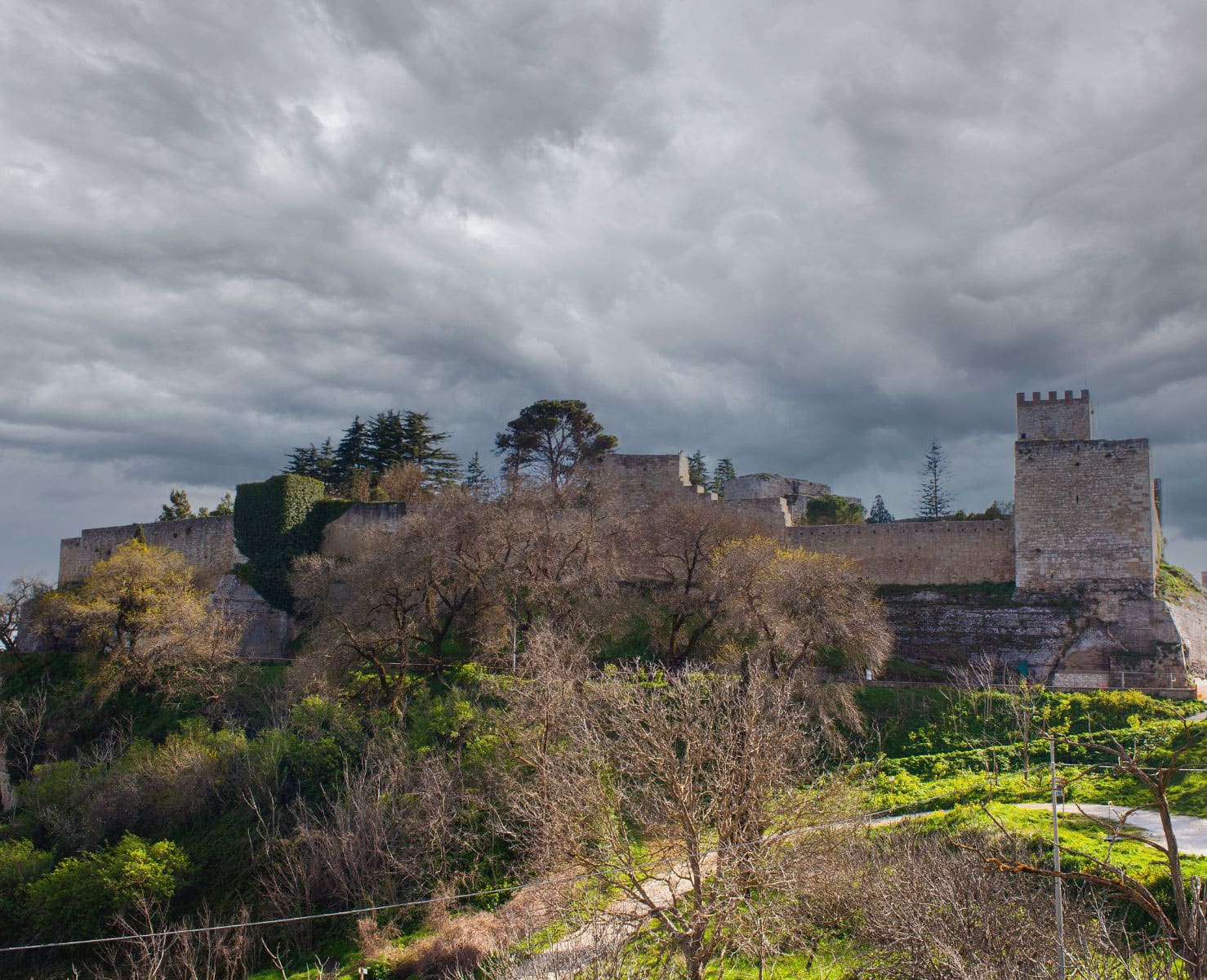 Sicily-Road-Trip-Lombardia-Castle,-Enna-