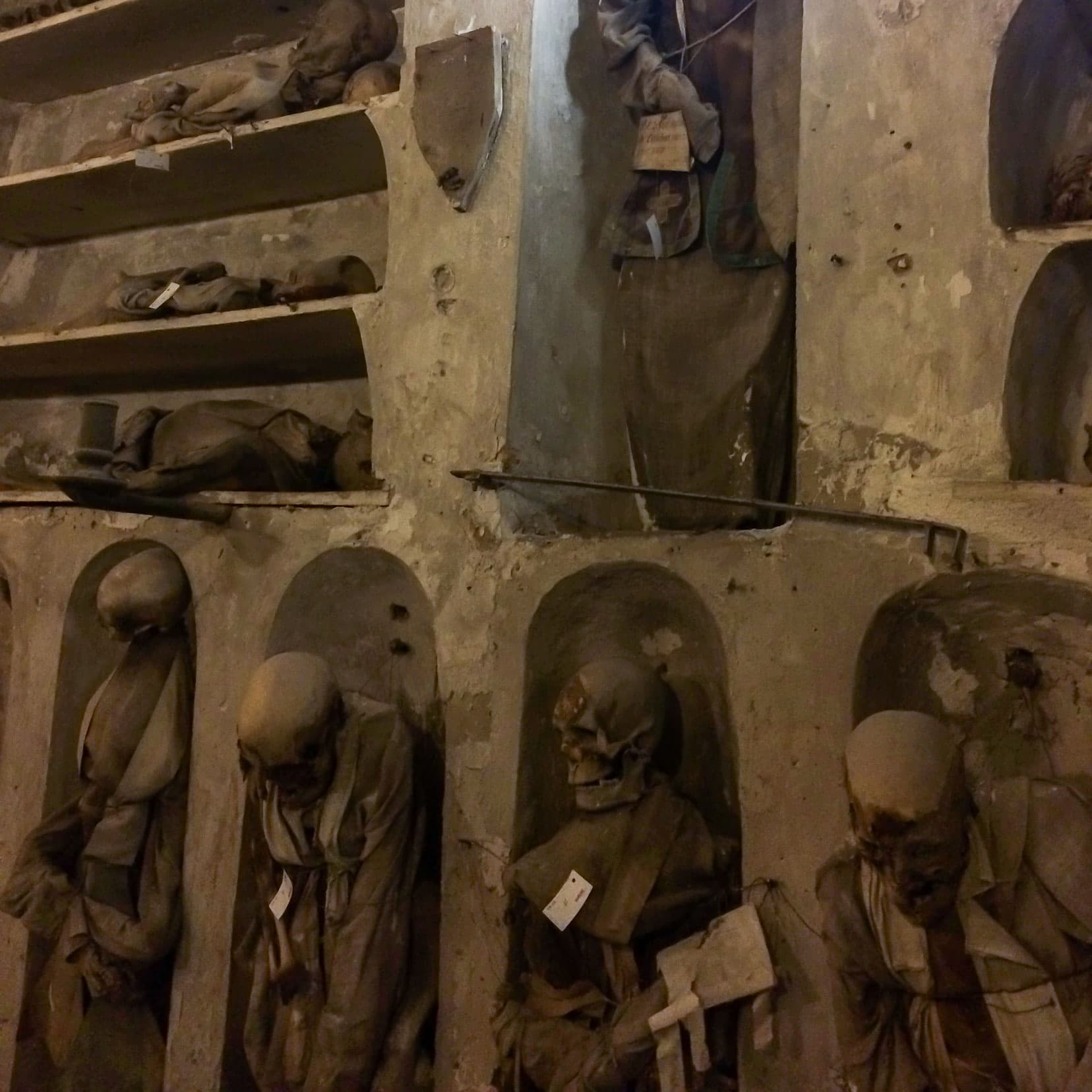 palermo-catacombs_