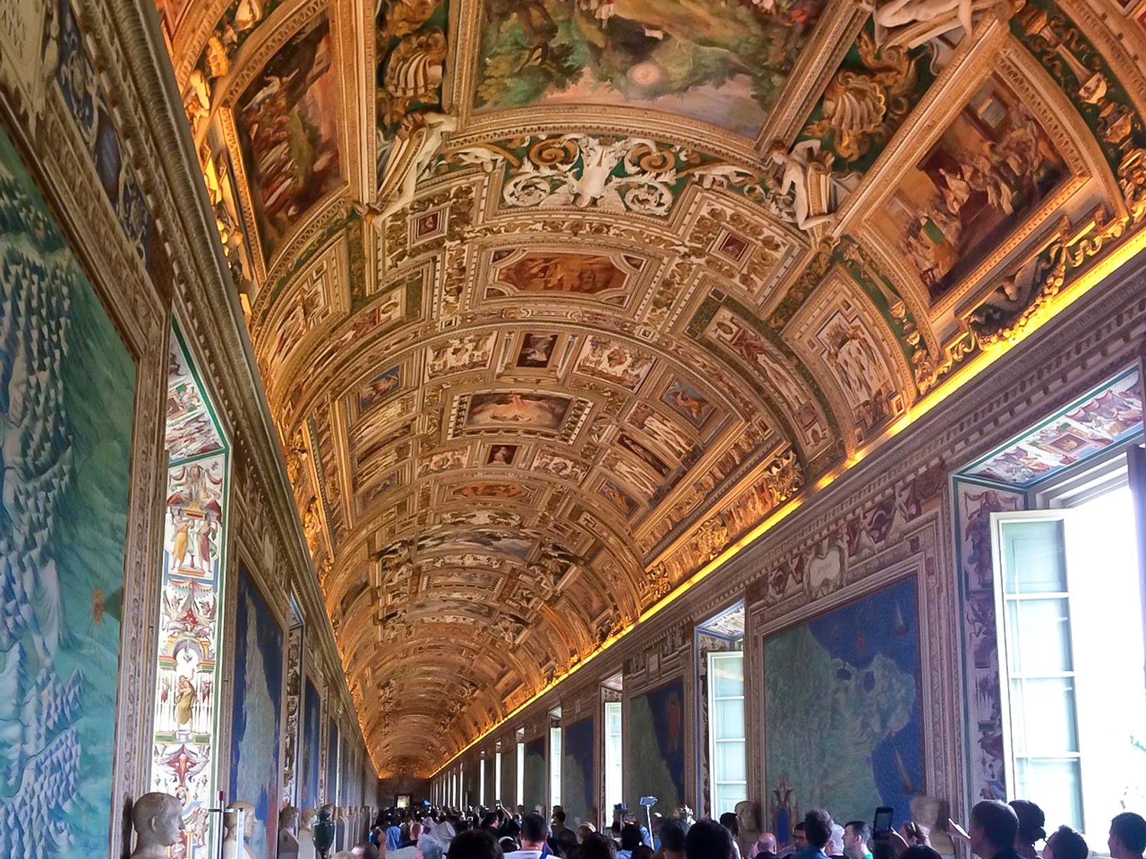 hall going to sistine-chapel,-italy