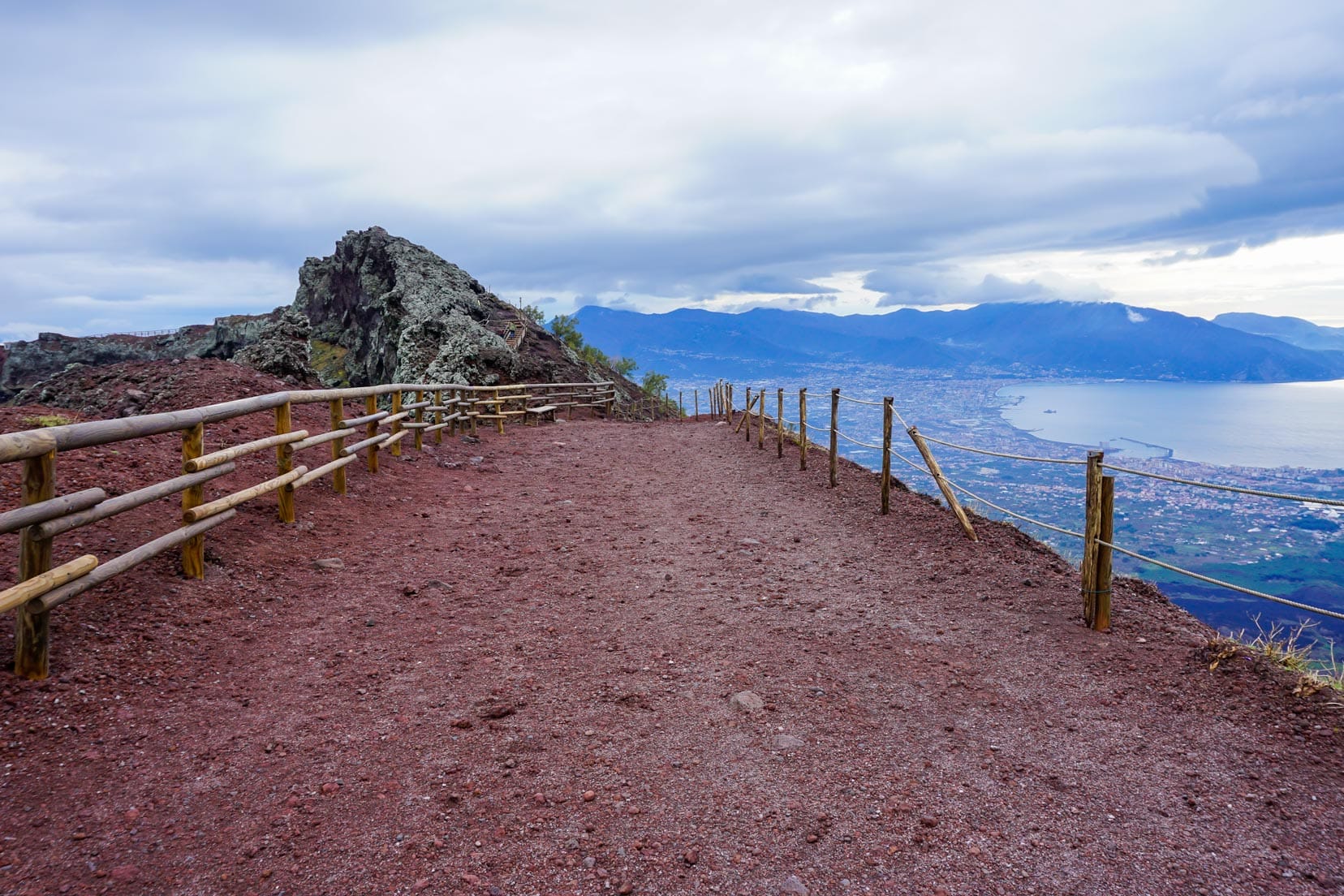 path-to-Mt-Vesuvius-crater