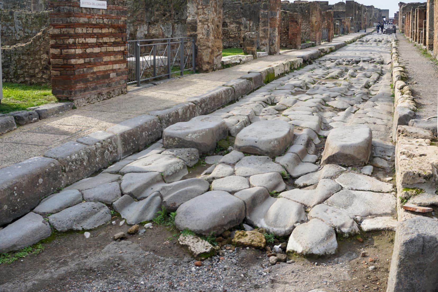 pompeii-stone road