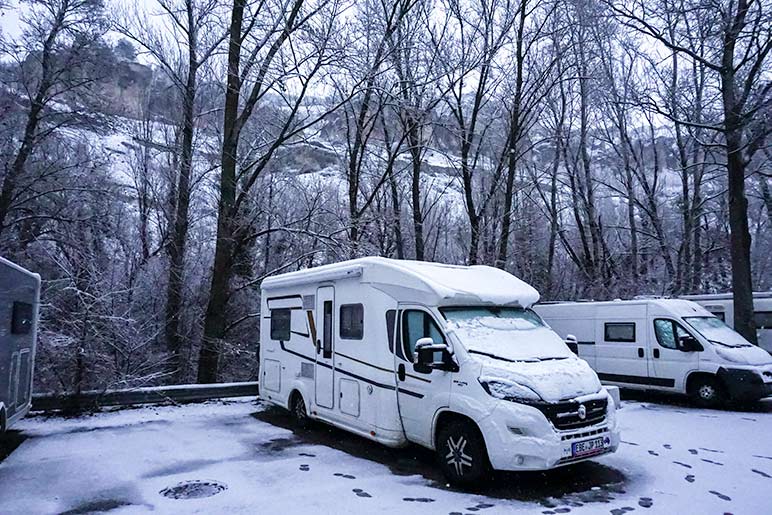 Campervan covered in snow Cuenca