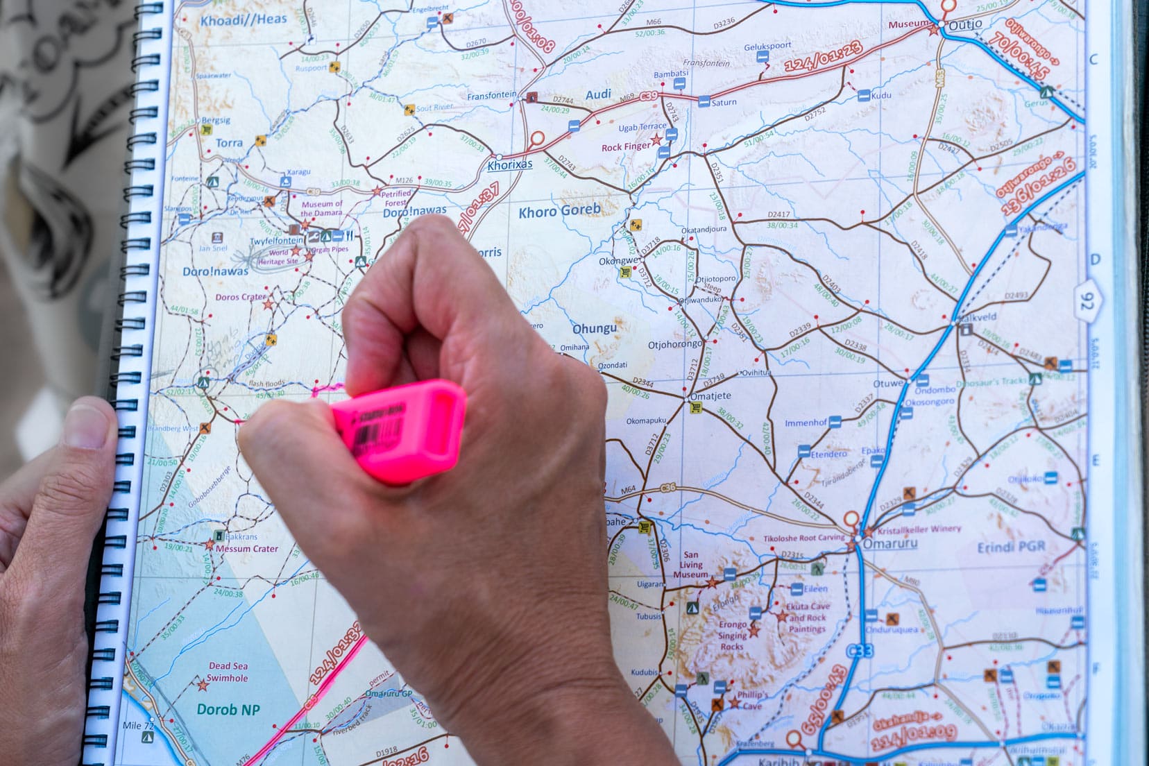 using a coloured marker to show the driving route on a map