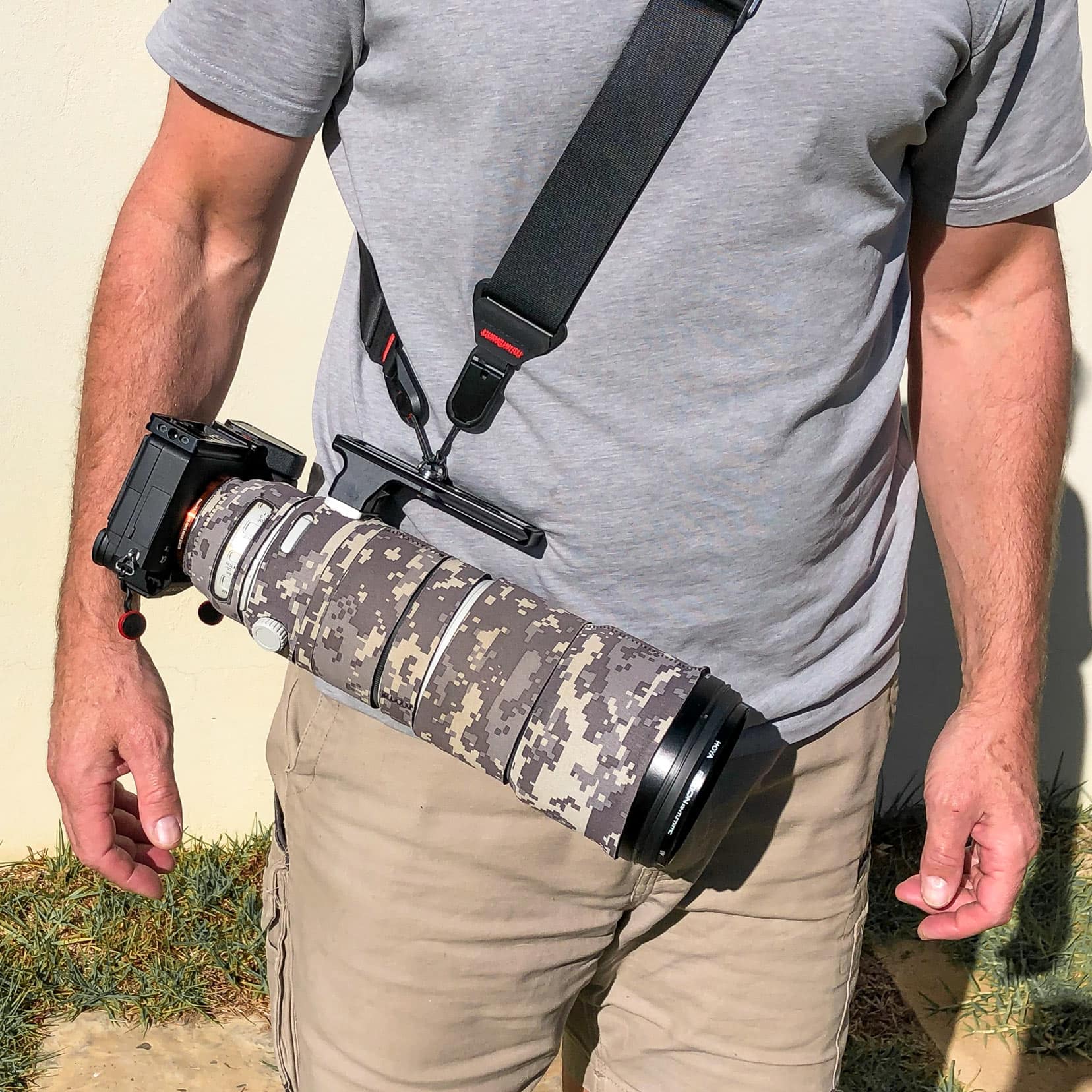 Man wearing the Peak-design-camera-strap-with-Sony 200-600-lens
