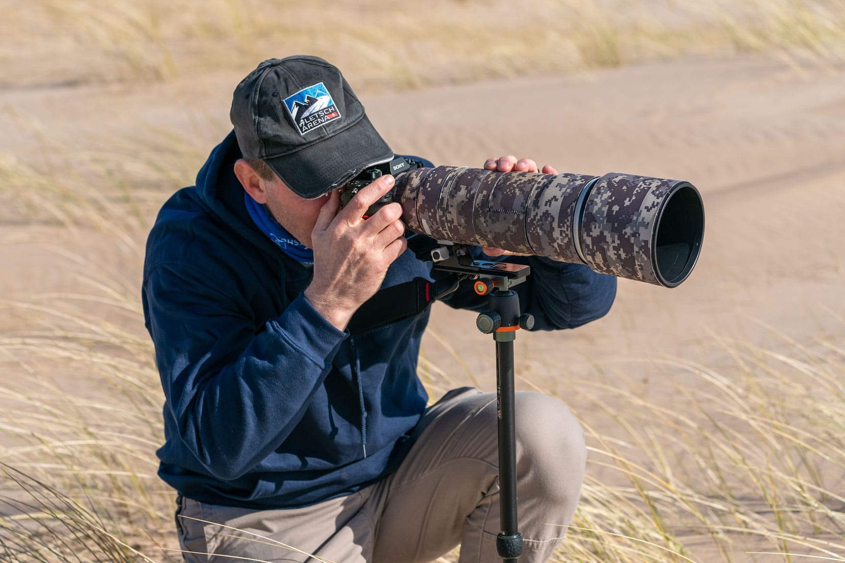 Man shooting with a Sony-200-600mm-on-monopod