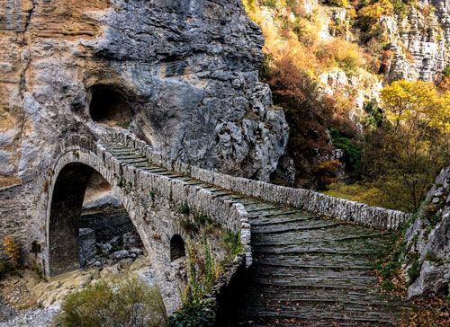 Old-bridge-of Vicos-Gorge