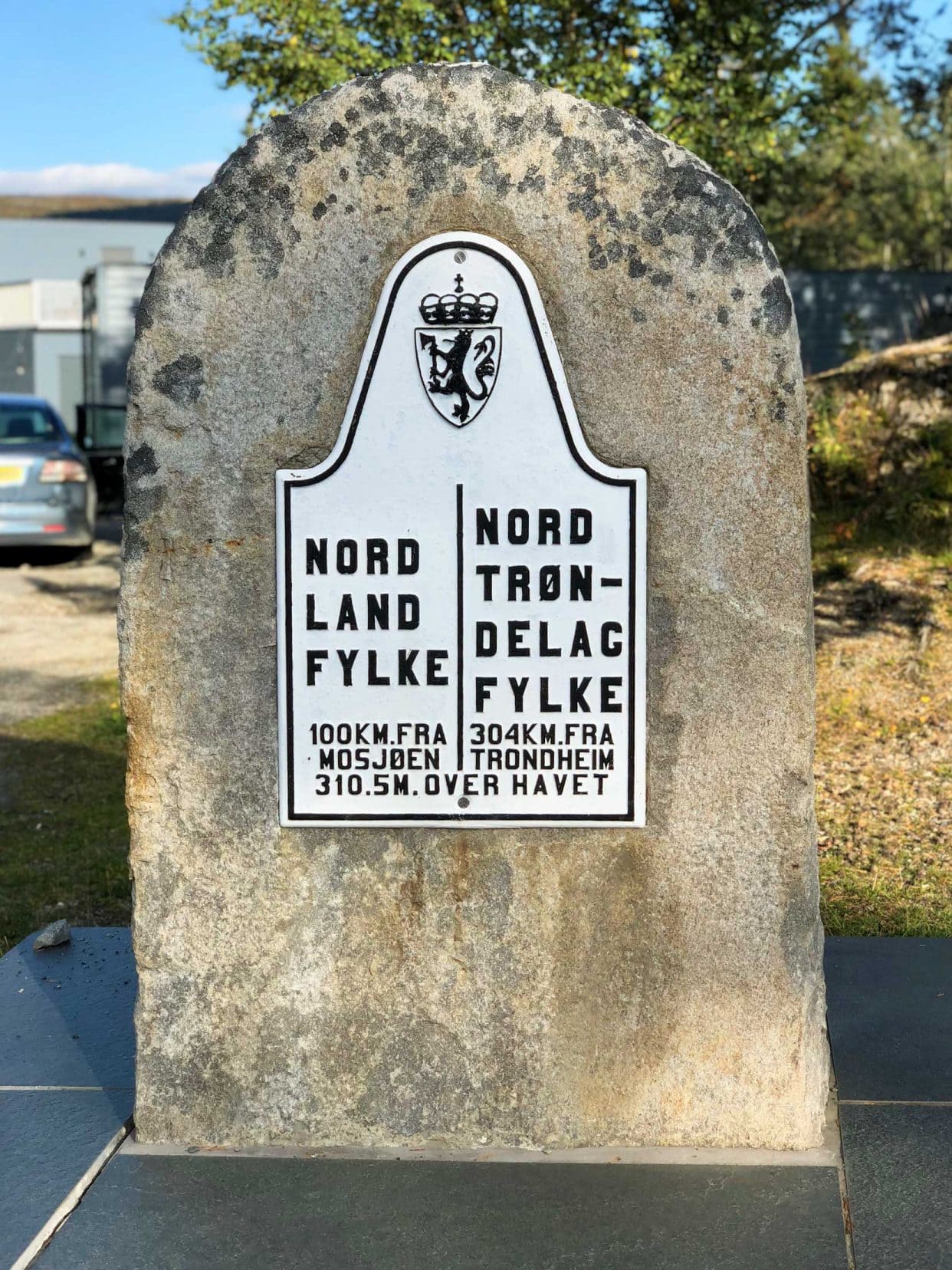 Stone-marker-at-Nord-Norway-sign