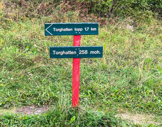 Torghatten hiking sign