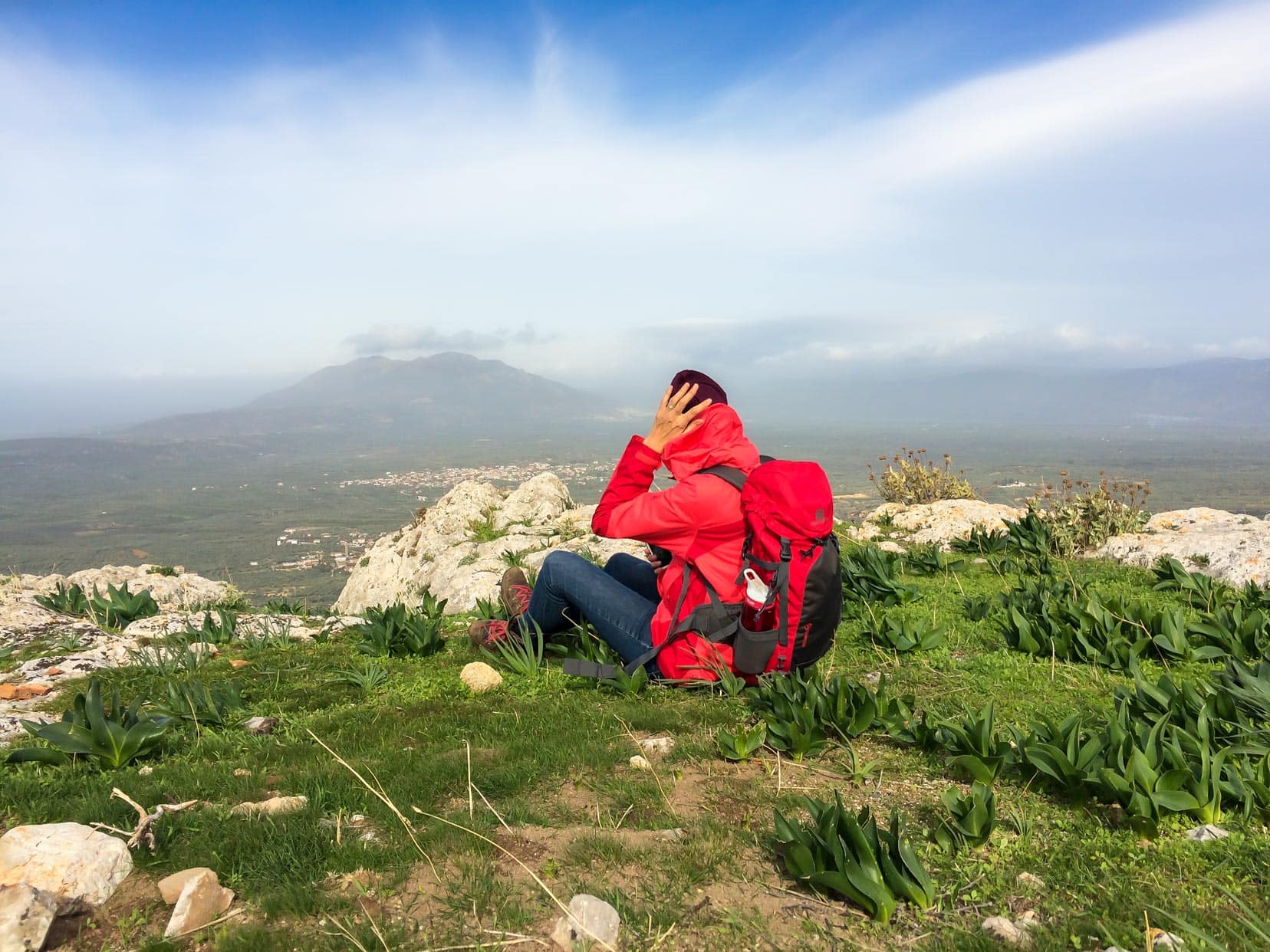 _Shelley-hiking-in-Greece
