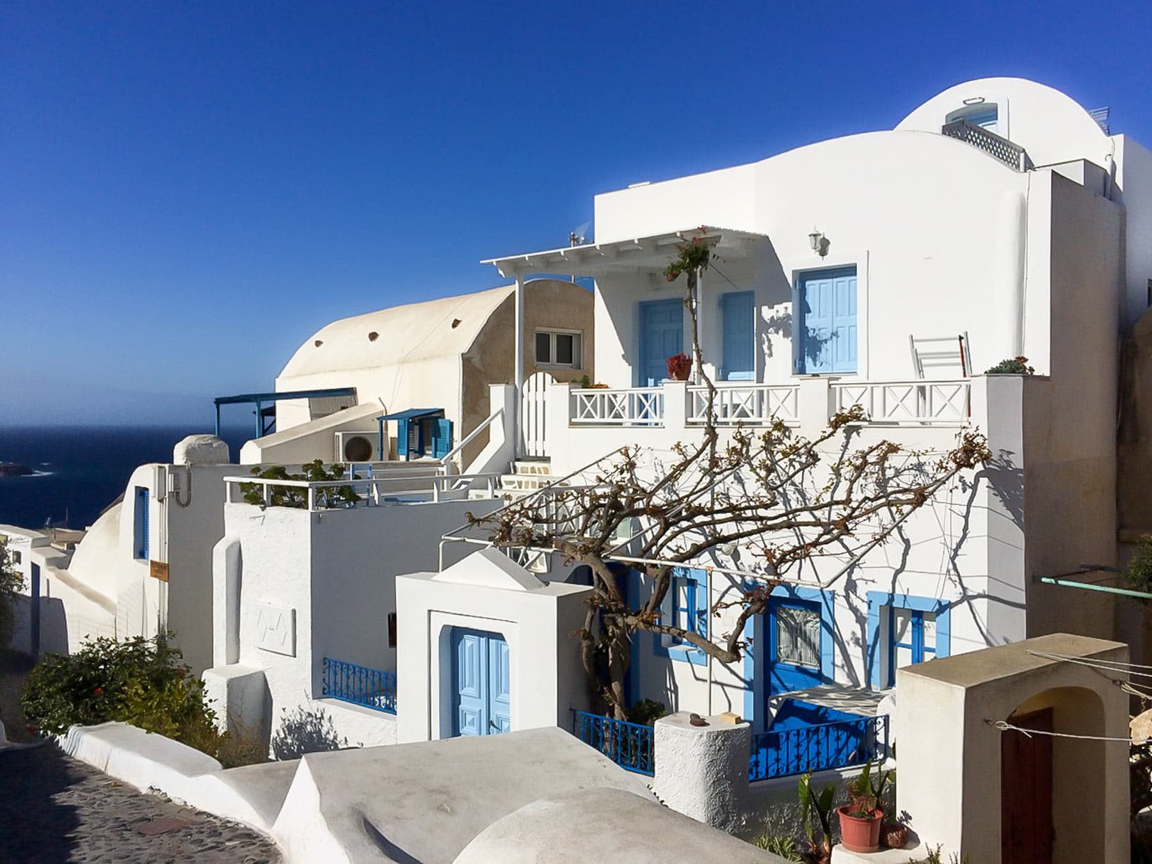 _white-blue-homes