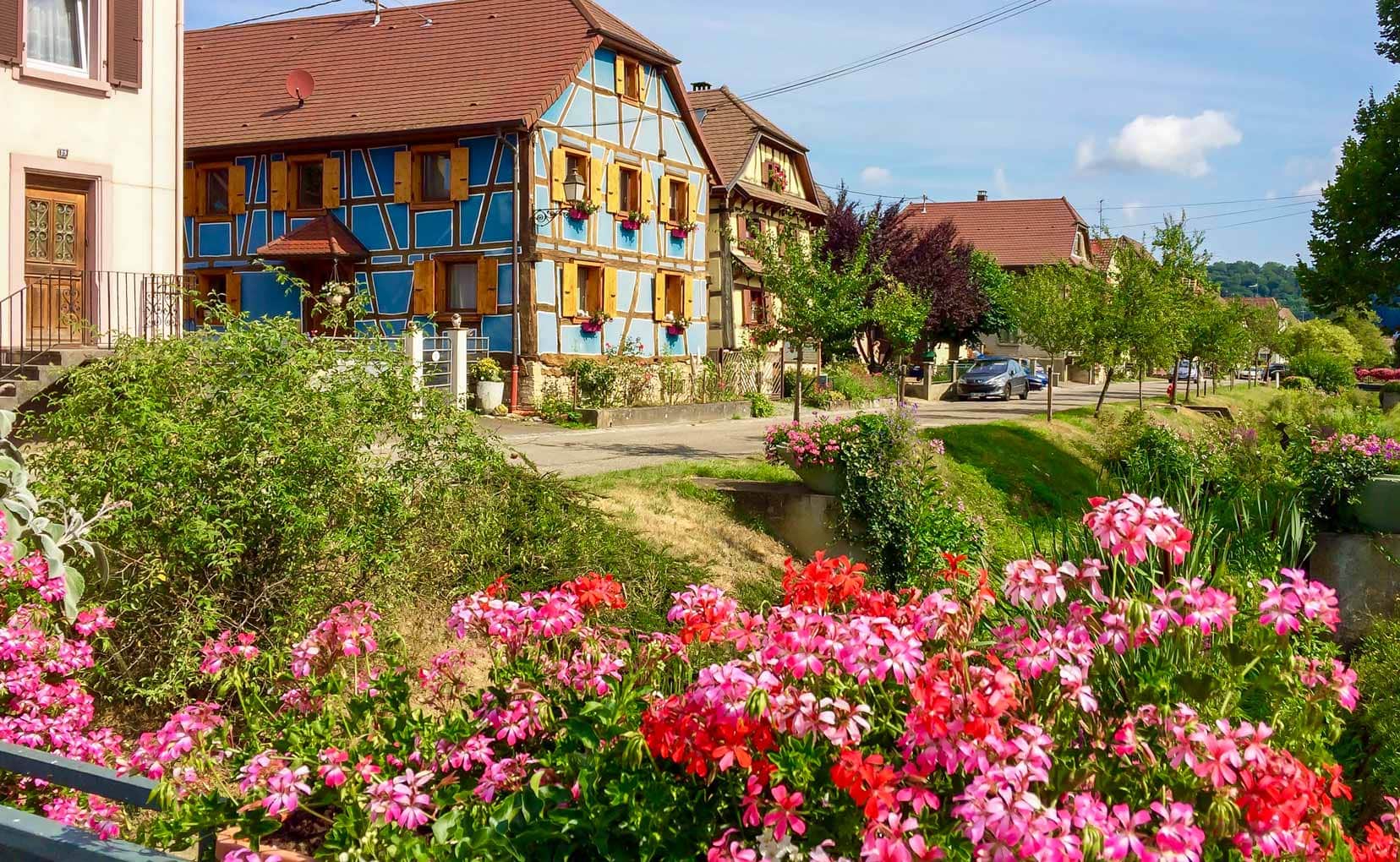 pretty-houses-on-street of Hirtzbach