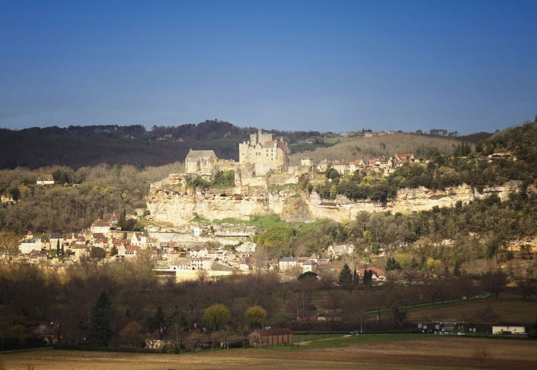 Beynac-et-Cazenac with a castle on the hill 