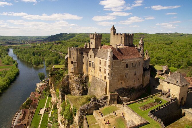 Castle Beynac high on the hill with the dordogne river flowing nearby