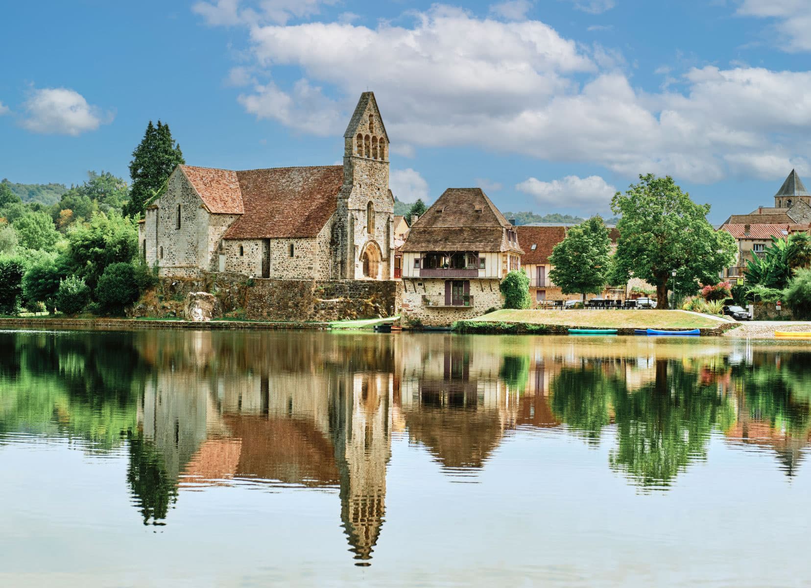 Beaulieu-sur-Dordogne view of a church with reflections on the river