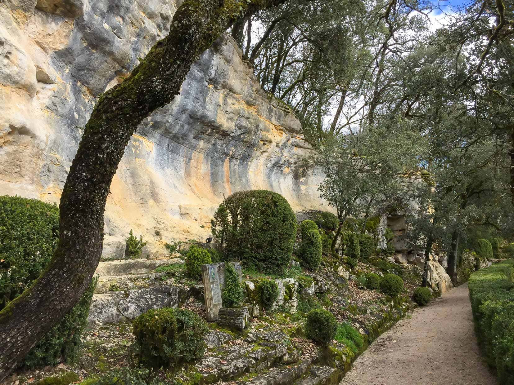 marquessac-gardens-limstone-wall