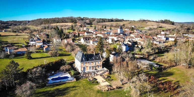 French-village-of-Villars Header pic