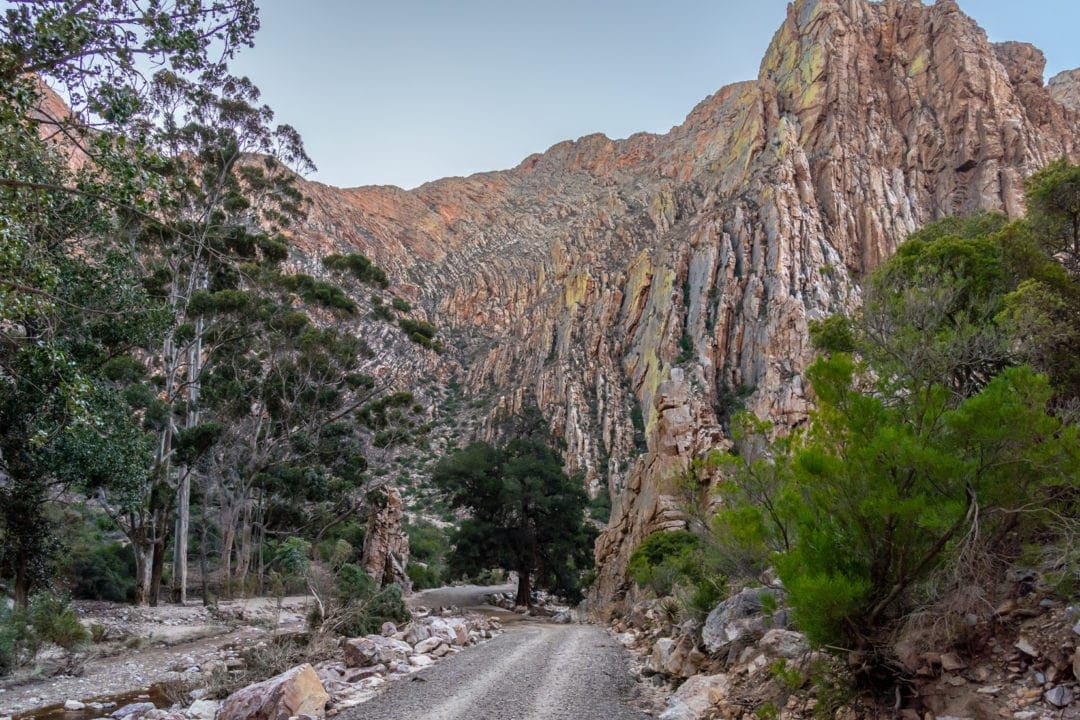 Pass-between-the-Swartberg-mountains