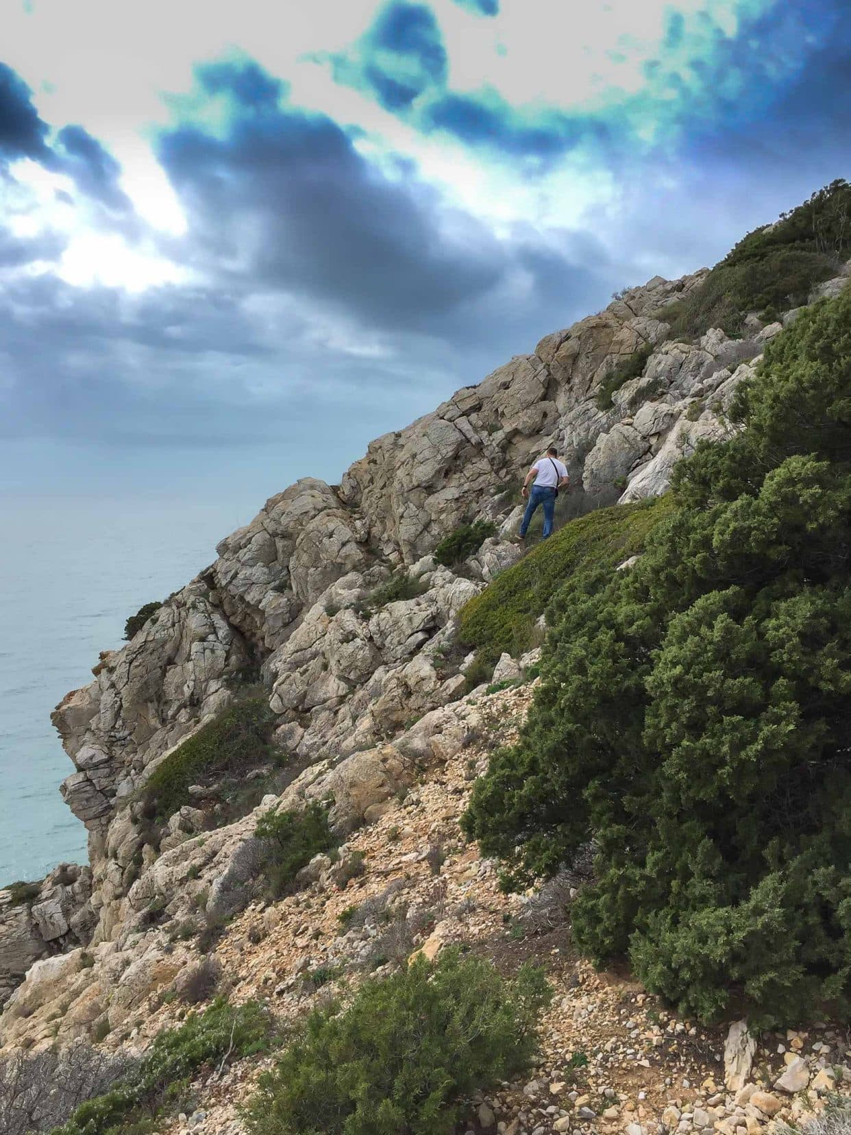 searching-for-dinosaur footprints