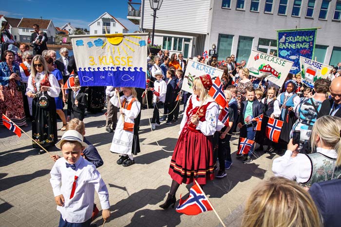 MAy 17th Norway - chidren and school flags 