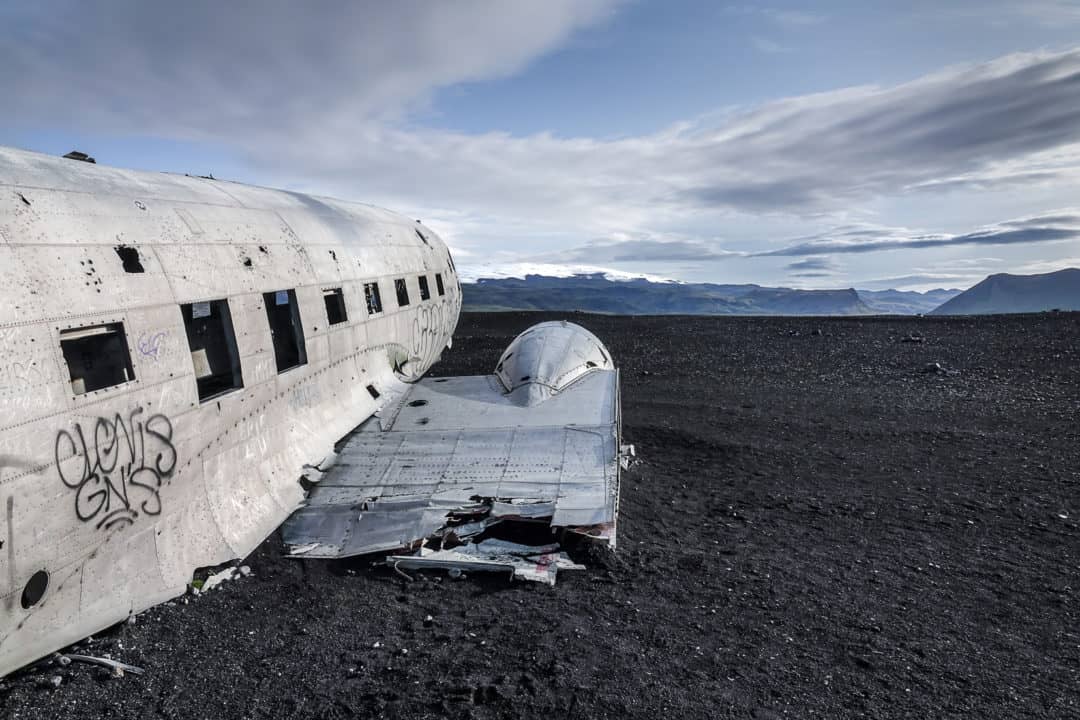 Breathtaking Icelandic landscapes_DC3 Plane Wreck on the flat black lava fields