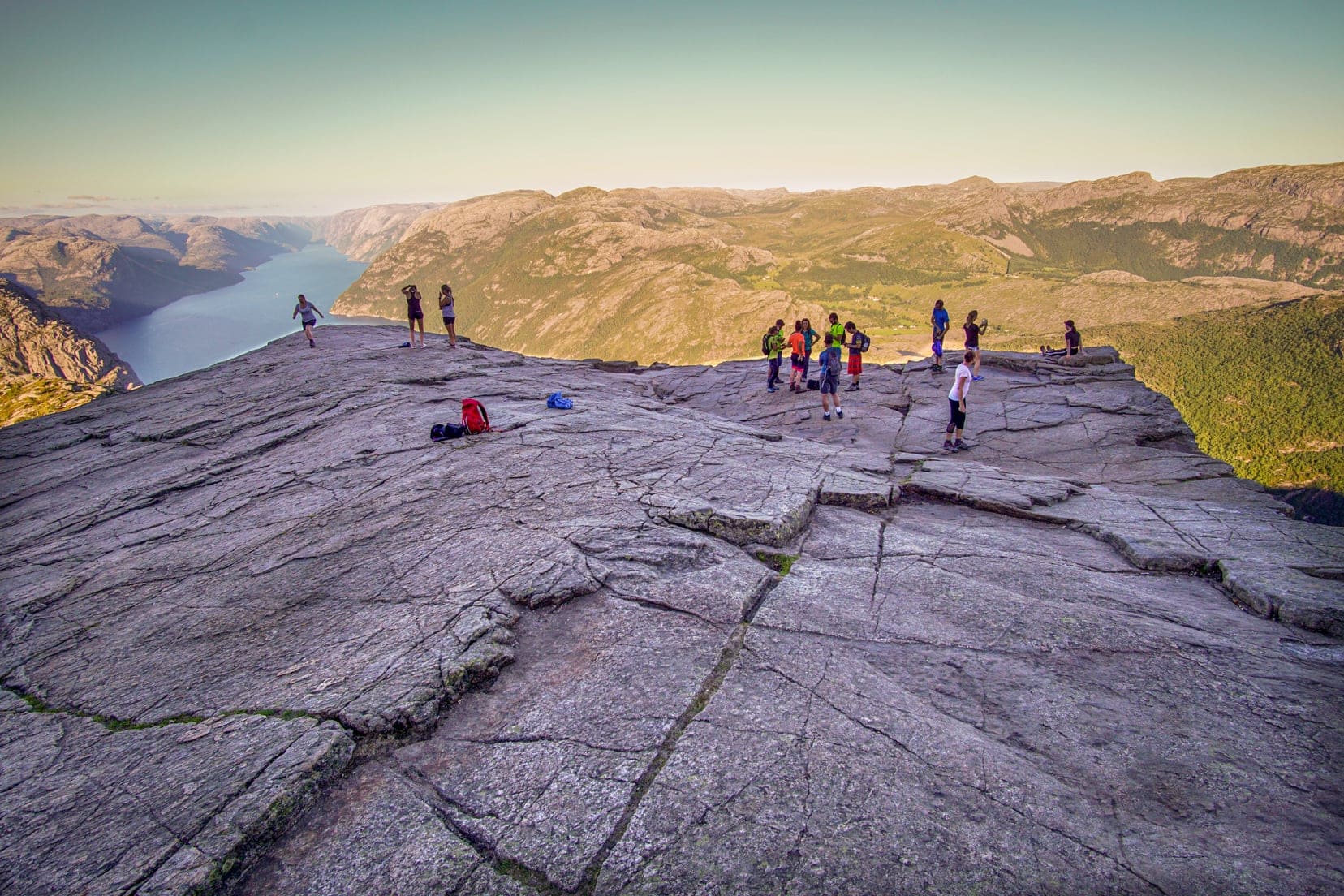 25m-x-25m-Pulpit-Rock plateau 